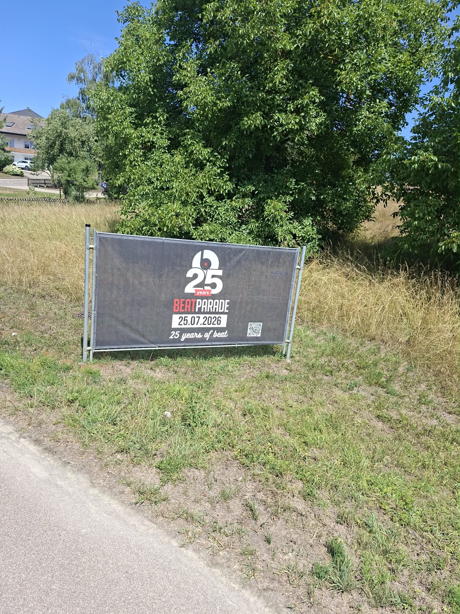 Schild der Beatparade mit dem Datum 25.07.2026